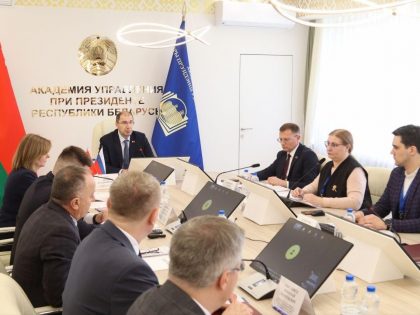 Директор Института социологии Николай Мысливец выступил на конференции в Академии управления